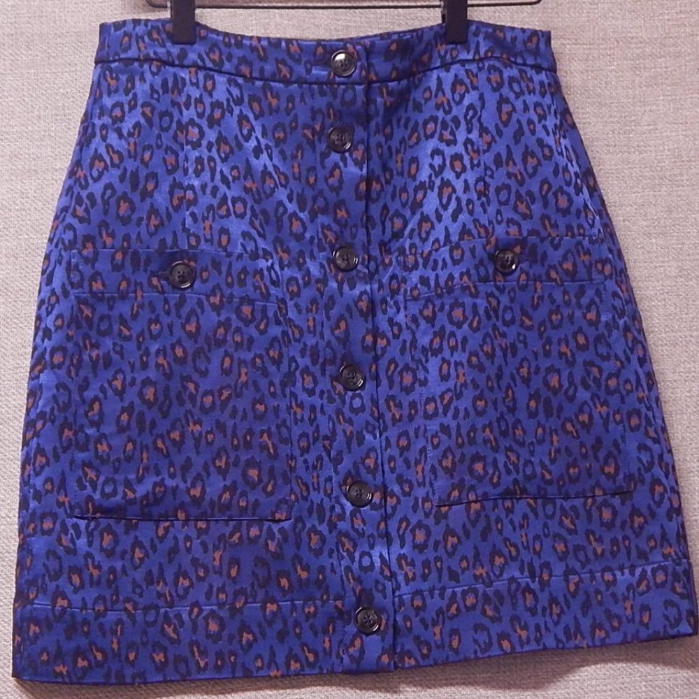 BANANA REPUBLIC == Skirt Size 6 == 6 Button Front == 8" Deep Pockets == Blue
